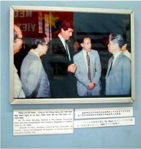 John Kerry meeting with Comrade Do Muoi, General Secretary of the Communist Party of Vietnam, in Vietnam, July 15-18, 1993. Photo taken in the War Remnants Museum (formerly the "War Crimes Museum") in Saigon in May 2004